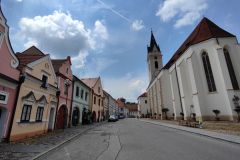 Naše ubytování a Husova ulice